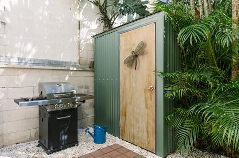 CitySide Apartment - 2 Bedroom With Private Courtyard - Accommodation Redcliffe 12