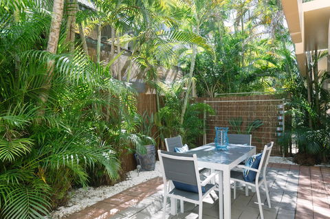 CitySide Apartment - 2 Bedroom With Private Courtyard - Accommodation Redcliffe 13