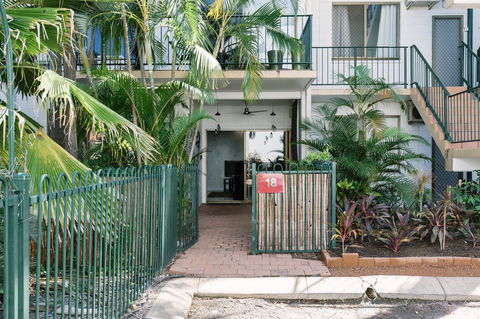 CitySide Apartment - 2 Bedroom With Private Courtyard - Accommodation Redcliffe 5