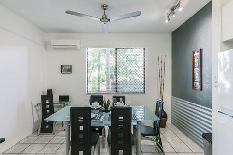CitySide Apartment - 2 Bedroom With Private Courtyard - Accommodation Redcliffe 9