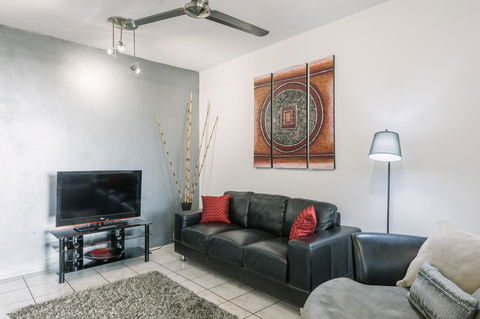 CitySide Apartment - 2 Bedroom With Private Courtyard - Accommodation Redcliffe 1