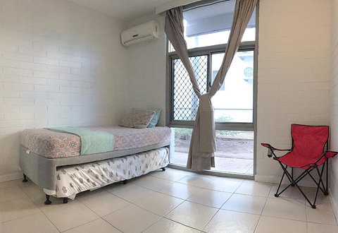 Cozy Room For A Great Stay In Darwin - Excellent Location - Accommodation Redcliffe 9