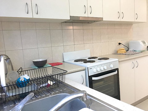Cozy Room For A Great Stay In Darwin - Excellent Location - Accommodation Redcliffe 1