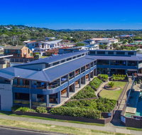 Lennox Holiday Apartments - Accommodation Redcliffe
