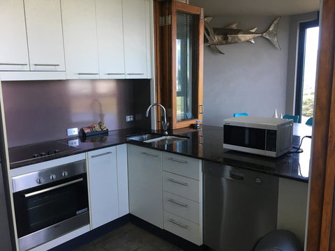 Lennox Holiday Apartments - Accommodation Redcliffe 12