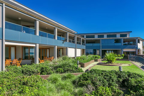 Lennox Holiday Apartments - Accommodation Redcliffe 38