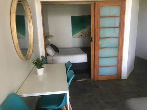 Lennox Holiday Apartments - Accommodation Redcliffe 14