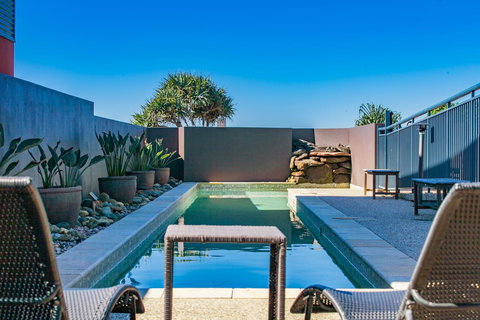 Lennox Holiday Apartments - Accommodation Redcliffe 3