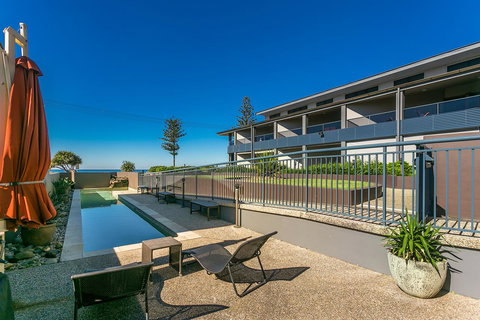 Lennox Holiday Apartments - Accommodation Redcliffe 5