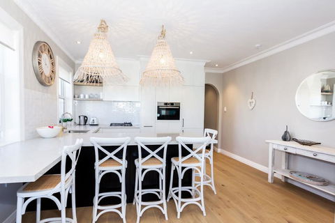 BONDI BREEZE-hosted By:L'Abode Accommodation - Accommodation Redcliffe 3