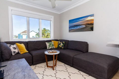 BONDI BREEZE-hosted By:L'Abode Accommodation - Accommodation Redcliffe 1