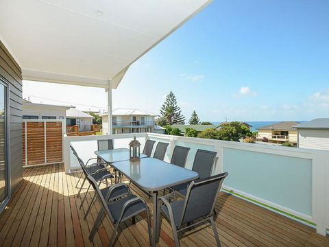 Boomer Beach Retreat - Pet-Friendly - WiFi - Accommodation Redcliffe 1