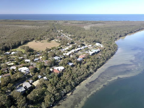 Booti Booti Chateau Lakeside - Accommodation Redcliffe 1