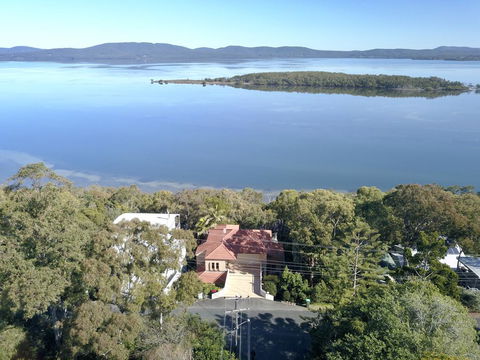 Booti Booti Chateau Lakeside - Accommodation Redcliffe 0
