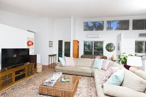 Booti Booti Lakehouse - Accommodation Redcliffe 1