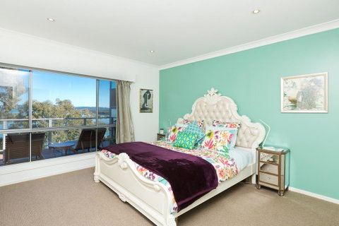 Booti Booti Lakehouse - Accommodation Redcliffe 3
