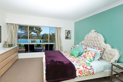 Booti Booti Lakehouse - Accommodation Redcliffe 2