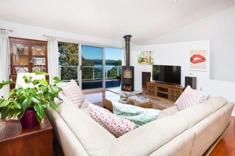 Booti Booti Lakehouse - Accommodation Redcliffe 0