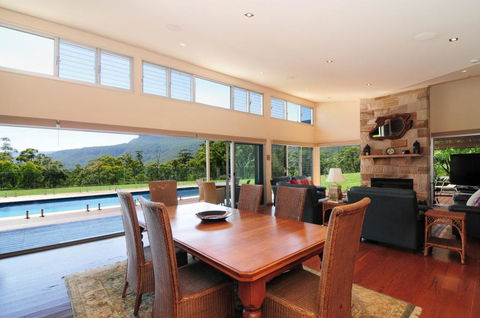 Bottlebrush Lodge - Great Views And A Pool! - Accommodation Redcliffe 2
