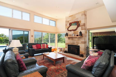 Bottlebrush Lodge - Great Views And A Pool! - Accommodation Redcliffe 0