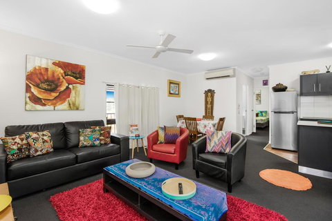 BOUTIQUE APARTMENTS BEACH LOCATION - Accommodation Redcliffe 0