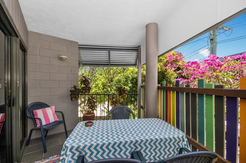 BOUTIQUE APARTMENTS BEACH LOCATION - Accommodation Redcliffe 3