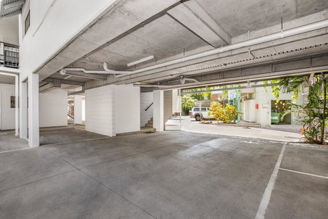 BOUTIQUE APARTMENTS BEACH LOCATION - Accommodation Redcliffe 1