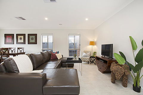 BOUTIQUE STAYS - Carinya - Accommodation Redcliffe 2