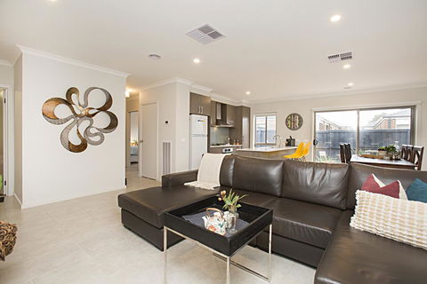 BOUTIQUE STAYS - Carinya - Accommodation Redcliffe 1
