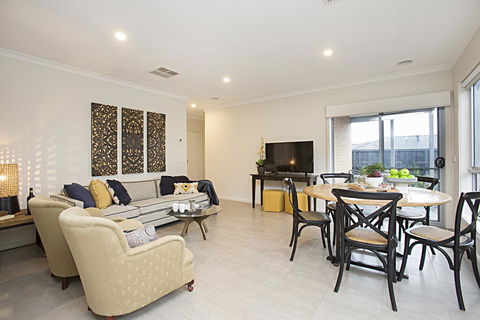 BOUTIQUE STAYS - Gumflower - Accommodation Redcliffe 1