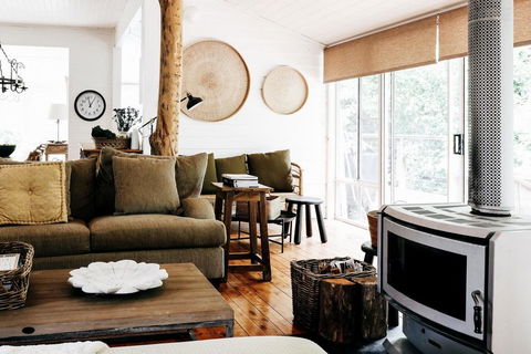 Braebrook - Stunning Farm House! - Accommodation Redcliffe 0