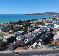 Brand new Peninsula Escape 100m to water - Accommodation Redcliffe