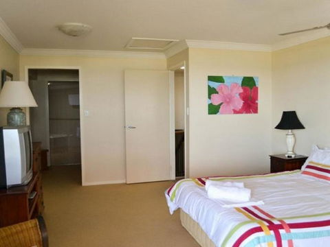 Breakers 1/10 - Accommodation Redcliffe 0