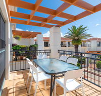 Breakers Block 3 - Unit 2 - Pool in complex - across the road from the beach - Accommodation Redcliffe