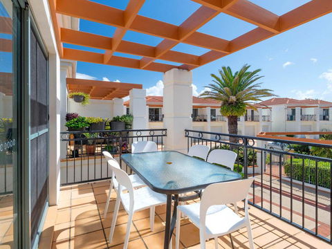 Breakers Block 3 - Unit 2 - Pool In Complex - Across The Road From The Beach - Accommodation Redcliffe 0