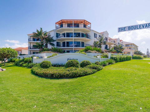 Breakers Block 3 - Unit 2 - Pool In Complex - Across The Road From The Beach - Accommodation Redcliffe 1