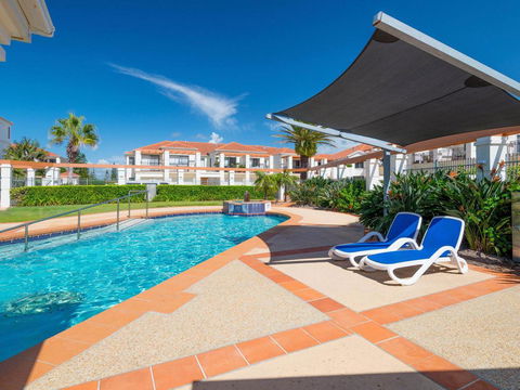 Breakers Block 3 - Unit 2 - Pool In Complex - Across The Road From The Beach - Accommodation Redcliffe 2