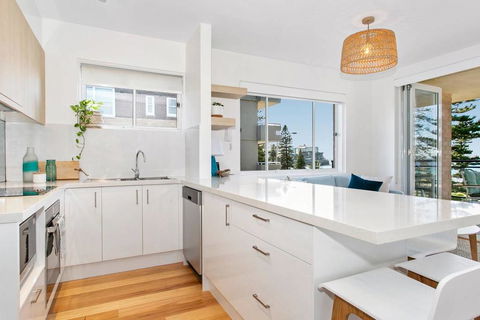Breath-taking Ocean Front Apartment - Accommodation Redcliffe 3