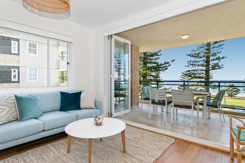 Breath-taking Ocean Front Apartment - Accommodation Redcliffe 0