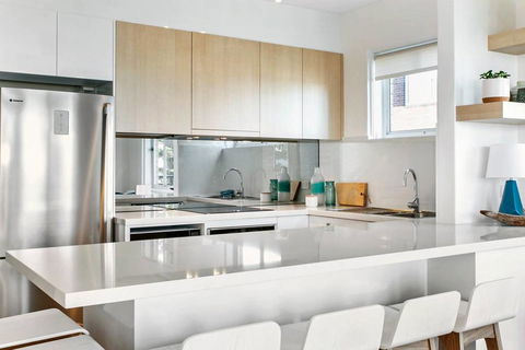Breath-taking Ocean Front Apartment - Accommodation Redcliffe 2