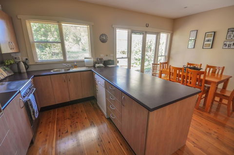 Brigalow Cottage - Accommodation Redcliffe 2
