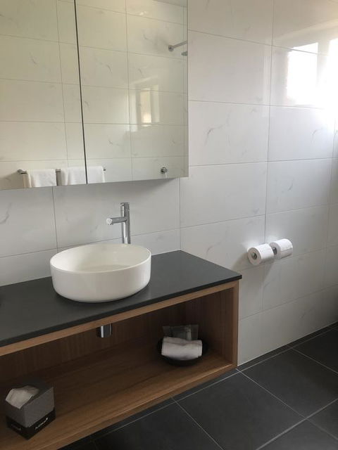 Bright Colonial Motel - Accommodation Redcliffe 2