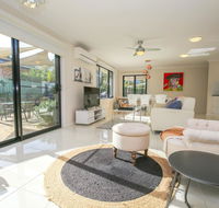 Bright Uptown - Accommodation Redcliffe