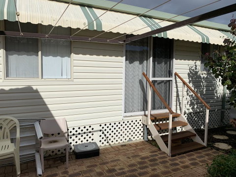 Broadwater Beach Cottage With WiFi - Accommodation Redcliffe 3