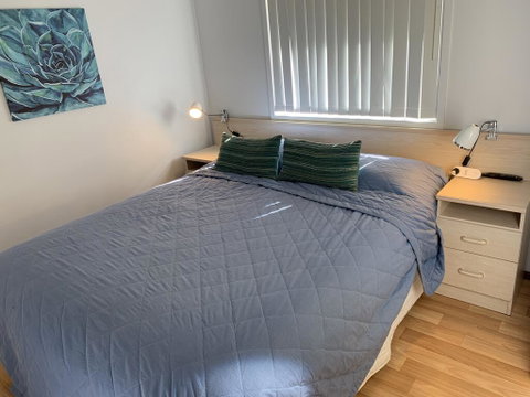 Broadwater Beach Cottage With WiFi - Accommodation Redcliffe 1