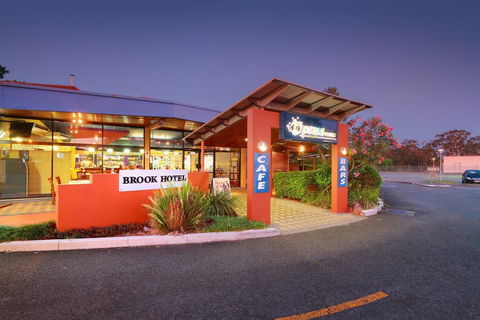 Brook Hotel - Accommodation Redcliffe 0