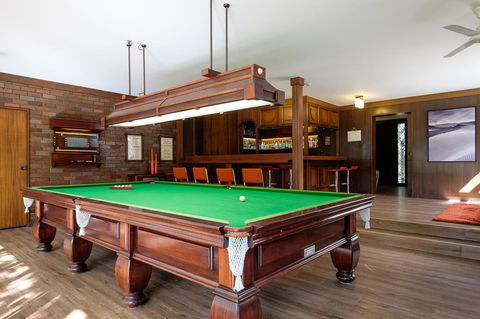 Brookfield Retreat - Large Holiday Home / Group Accommodation - Accommodation Redcliffe 0