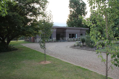 Buffalo Motel And Country Retreat - Accommodation Redcliffe 1