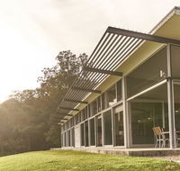 Bundaleer - Architect designed stunning views - Accommodation Redcliffe