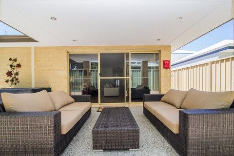 Busselton Holiday Home - Accommodation Redcliffe 1